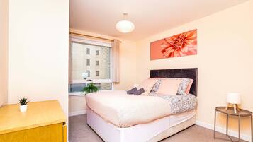 Iron/ironing board, WiFi, bed sheets