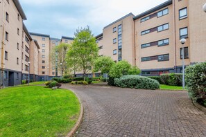 Exterior - Walk to Merchant City & Glasgow Green -Stylish 2BR (Glasgow City)