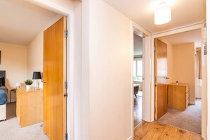 Interior - Walk to Merchant City & Glasgow Green -Stylish 2BR (Glasgow City)