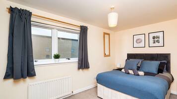 Iron/ironing board, WiFi, bed sheets