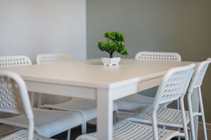 Dining - Spacious 4BR - Parking - Groups & Contractors (Tyne and Wear)