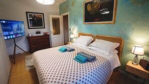 Iron/ironing board, WiFi, bed sheets