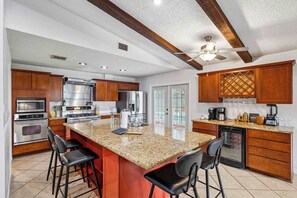 Fridge, microwave, oven, stovetop - Honky Tonk Dreams | Pool - Hot Tub - Games (San Antonio)