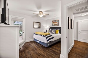 Iron/ironing board, free WiFi, bed sheets - Renovated, Quick Walk to Beach + Restaurants by Tybee Cottages (Tybee Island)