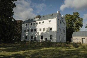 Exterior - Holiday apartment in manor house on Rügen (Poseritz)