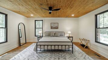 3 bedrooms, iron/ironing board, WiFi, bed sheets