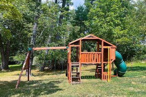 Children’s area - Cozy Blue Mountains Cabin W Hot TUB (East Stroudsburg)