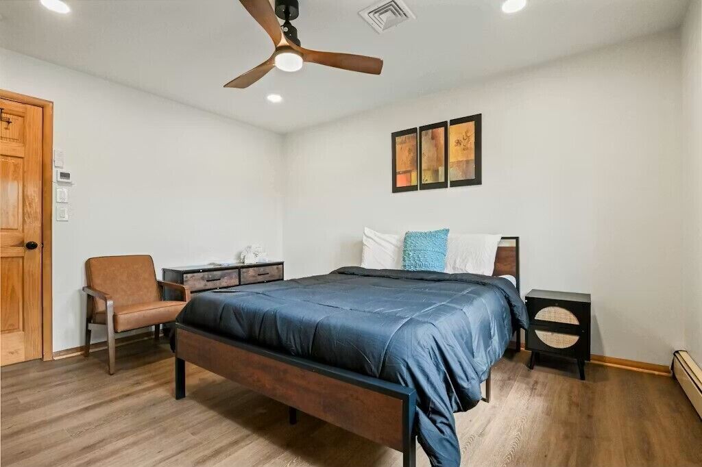Iron/ironing board, internet, bed sheets