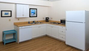 Private kitchen -  Marina Breeze 3BR House #20 at South Beach Resort — Bay Views (Lakeside Marblehead)