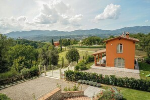 Property grounds - Dog-friendly barn with views in Reggello (Reggello)