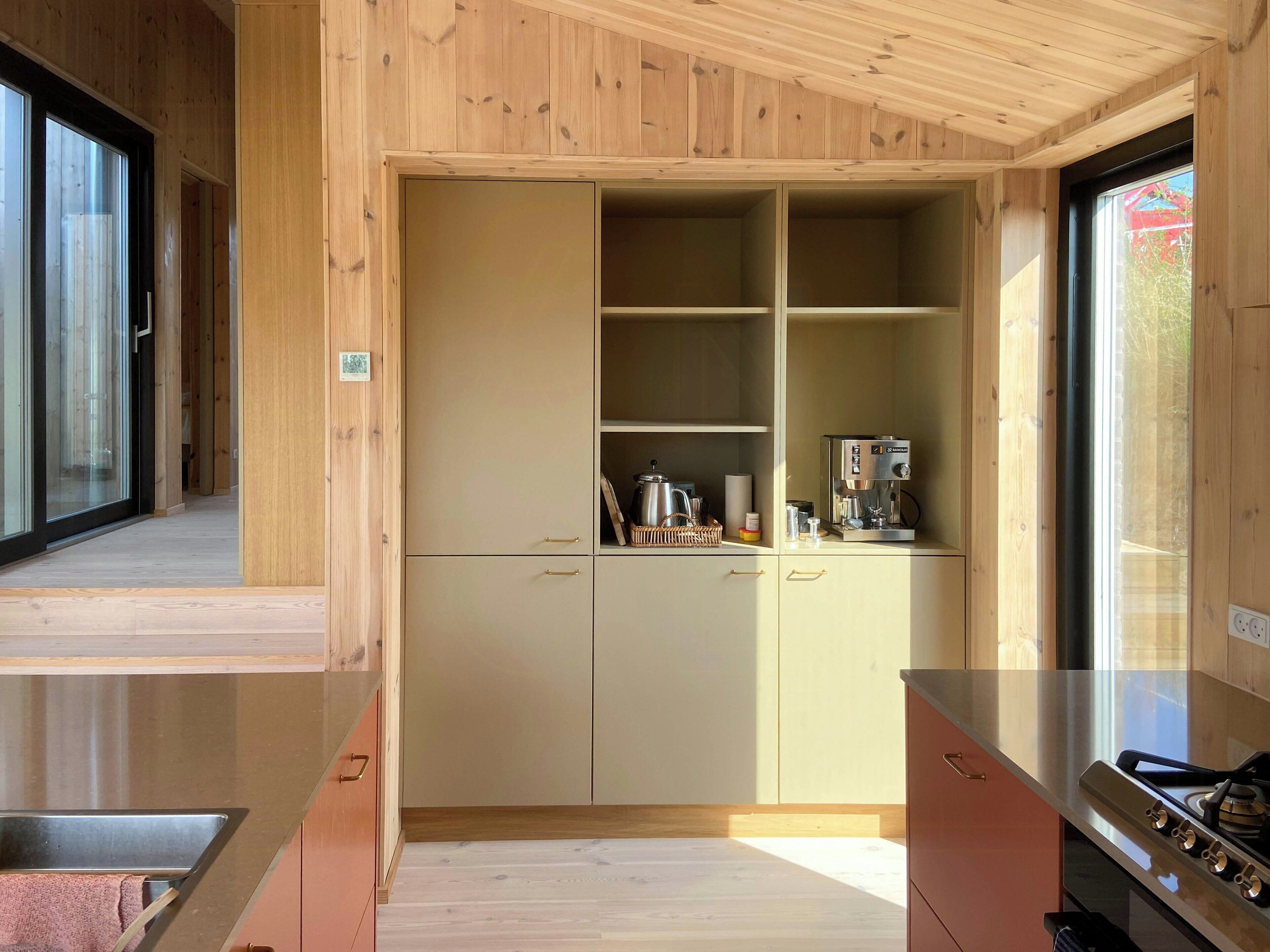 Oven, coffee/tea maker