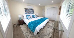 1 bedroom, iron/ironing board, WiFi, bed sheets - Lakeview Escape on Mount Boucherie (West Kelowna)