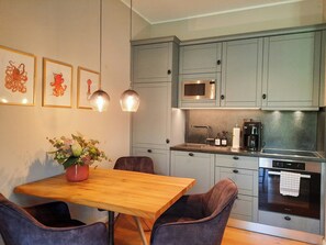 Microwave, oven, dishwasher, coffee/tea maker - East Frisian chic: holiday home in country house with private lake (Friedeburg)
