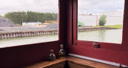Adventure on a boat 1hr from Paris for a unique stay