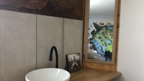 A bathroom with a white sink, a black faucet, and a mirror reflecting a mural of animals. - Room in house in Bourg-en-Bresse (near Brou church and Ainterexpo) (Bourg-en-Bresse)