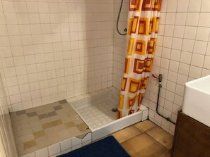 Towels, soap, toilet paper - Vrbo Property (Bourg-en-Bresse)