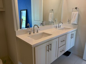 Towels, soap, toilet paper - Modern Living in the Heart of the Action Downtown Arlington (Arlington)