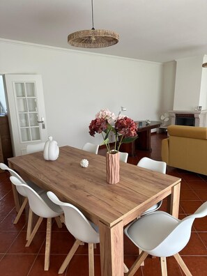 Dining - BRANDA VILLA - Pool 10 min walk from the beach, right in the heart of Albufeira. (Albufeira)