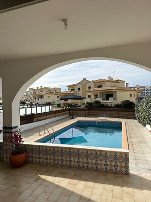 A swimming pool with a tiled border and a decorative tile pattern around it. - BRANDA VILLA - Pool 10 min walk from the beach, right in the heart of Albufeira. (Albufeira)