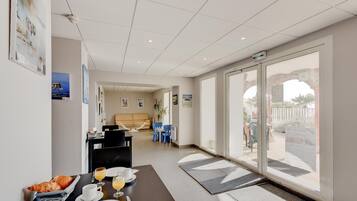Apartment | Dining