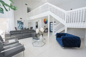 Living area - Beautiful Vacation home with Pool (Hialeah)