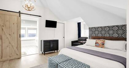 Walk to Memphis Nightlife | 100 Yr Old Cozy Apt