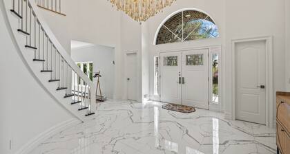 Luxury 10BR w/Pool, Hot Tub & Pizza Oven