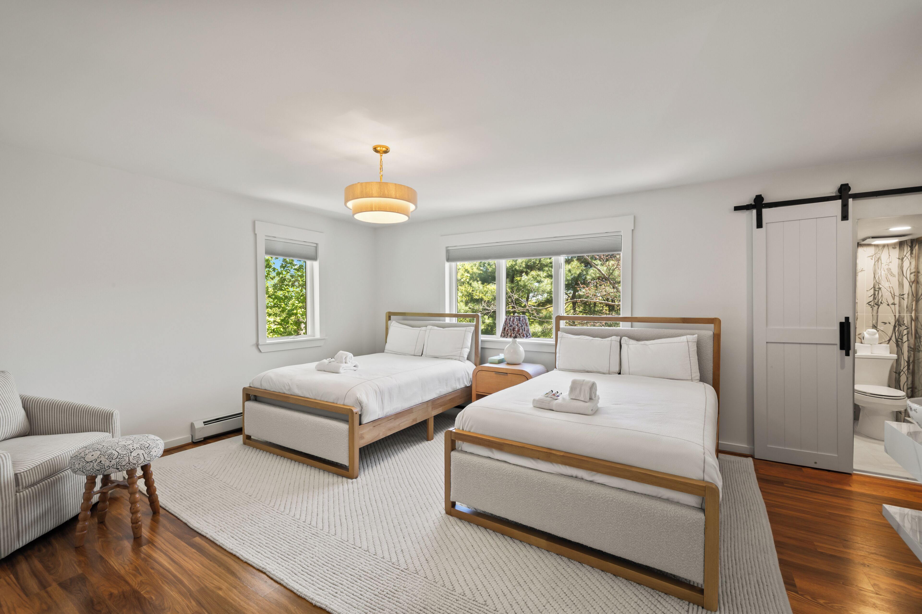10 bedrooms, travel cot, free WiFi, bed sheets