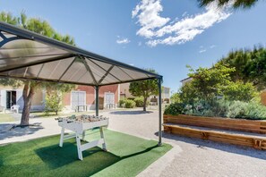 Balcony - Spacious 6-person Family House (Colombiers)