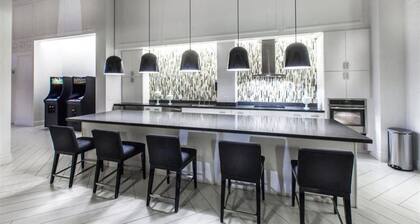 Elegant Verdant 2BR Retreat with Gym