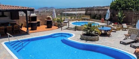 Piscine extérieure, piscine chauffée
