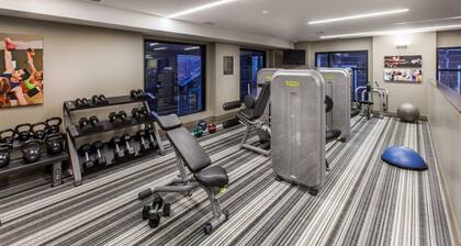 Spacious Verdant 2BR with Resident Lounge