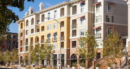 Spacious Verdant 2BR with Resident Lounge