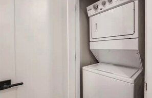 Interior - Cozy 1-bedroom apartment with AC in lovely Tampa (Tampa)