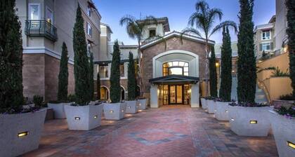 Verdant 2BR Retreat with Resort-Style Pool