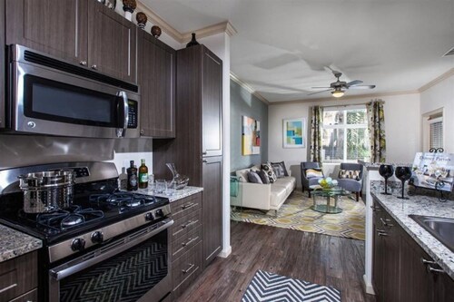 Stylish Verdant 2BR with Fitness Center