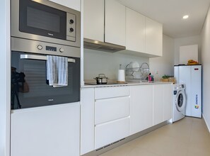 Fridge, microwave, oven, stovetop - Casa de São Tiago 1 – Funchal (Funchal)