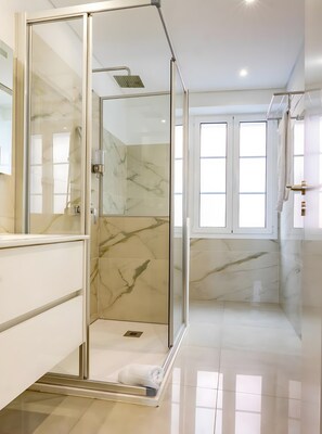 Shower, hair dryer, towels - Casa de Sao Tiago 2 – Funchal (Funchal)
