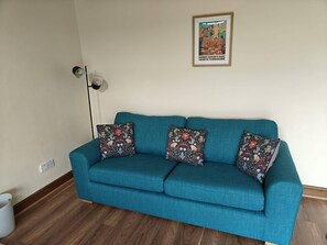 Living area - Lovely 3-bedroom house near Robin Hood's Bay perfect for relaxing peaceful break (Robin Hood's Bay)