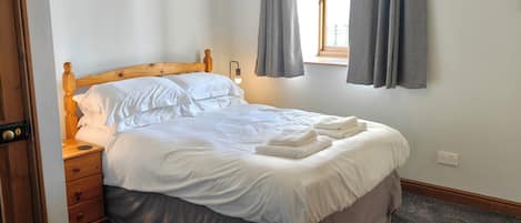 3 bedrooms, iron/ironing board, Internet, bed sheets