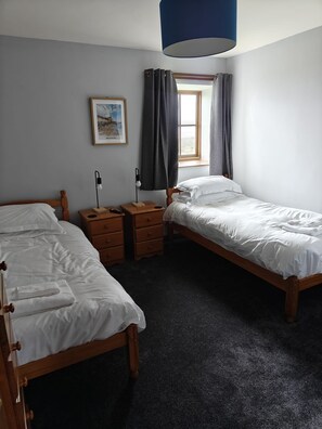 Iron/ironing board, Internet, bed sheets - Lovely 3-bedroom house near Robin Hood's Bay perfect for relaxing peaceful break (Robin Hood's Bay)