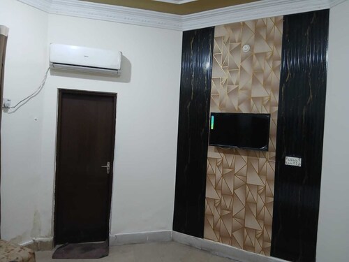 Lovely 7-bedroom lodge in Bahawalpur perfect for group getaways