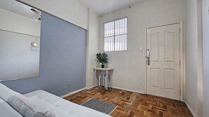 Apartment | Interior - Refúgio aconchegante 5 minutos da praia (Rio de Janeiro)