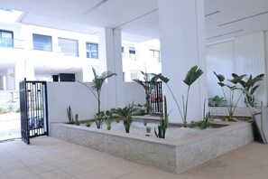 Property grounds - Harhoura Hills, swimming pool, beach 300 m away (Harhour temara)