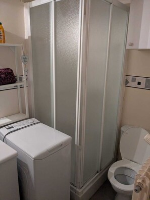 Douche, papier de toilette