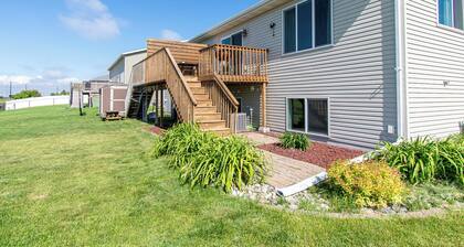3BR I 4 mins to the Lights, King, Patio, Games