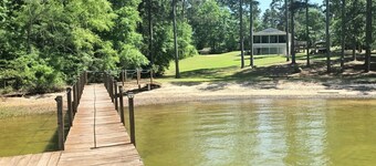 The Happy Place - A flat lot without any steps to the dock!
