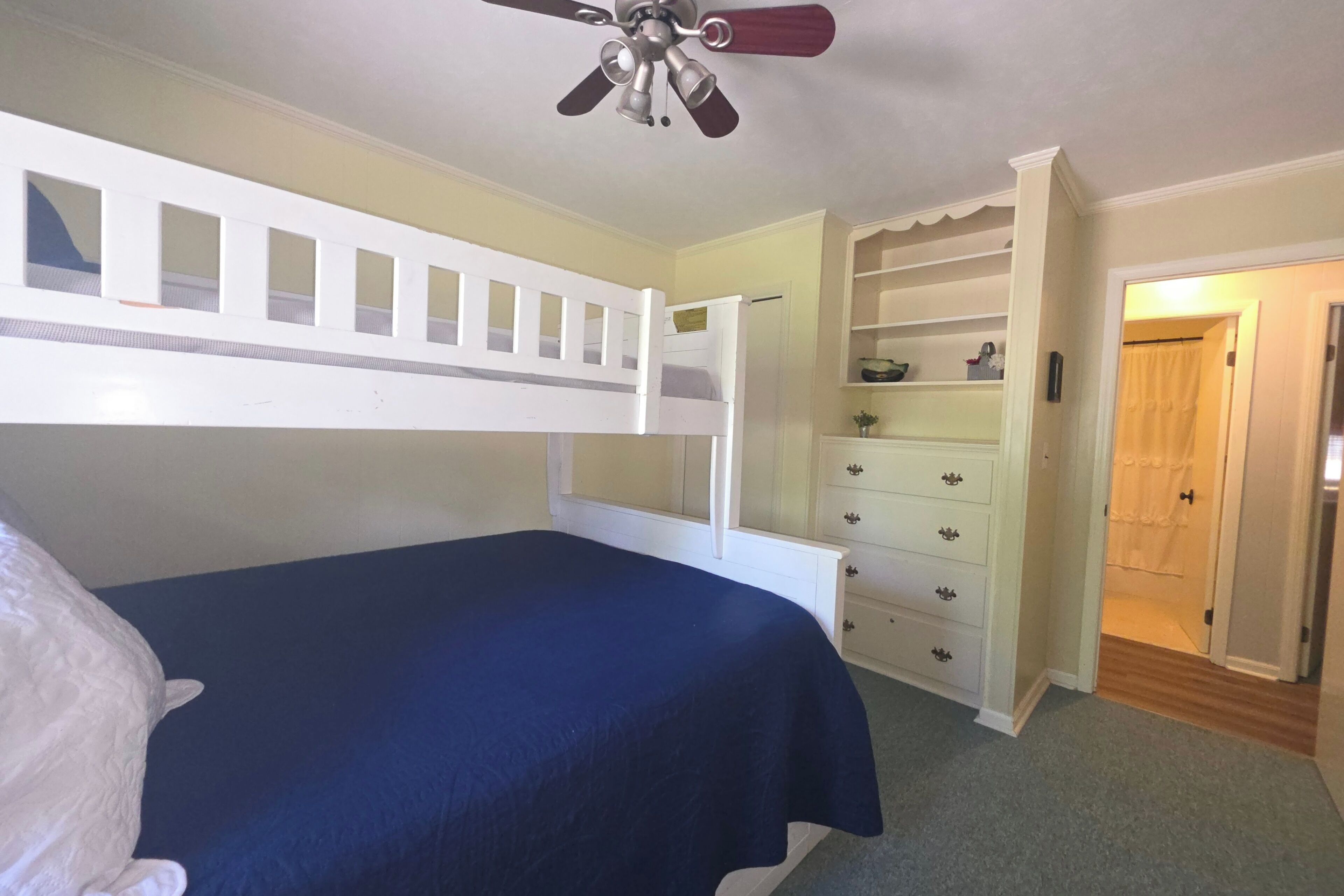 3 bedrooms, WiFi, bed sheets, wheelchair access