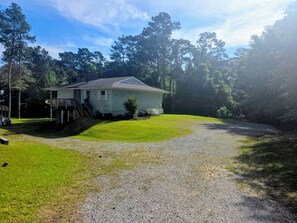 Exterior - The Happy Place - A flat lot without any steps to the dock! (Abbeville)