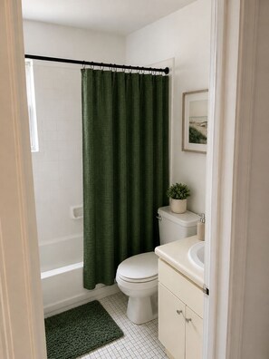 Haartrockner, Handtücher, Toilettenpapier